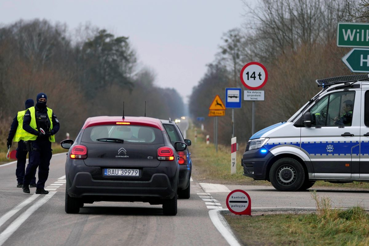 Полски шофьори блокираха с камионите си пътищата към три гранични