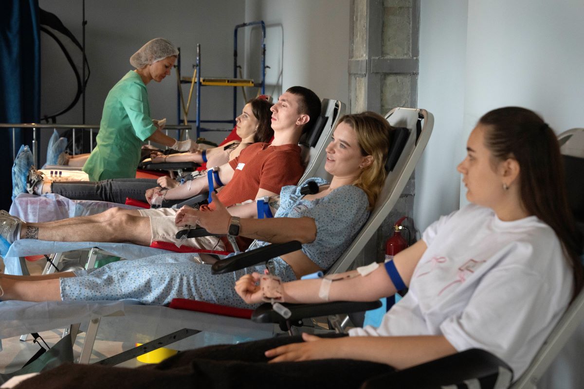 Благотворителен фонд организира даряване на кръв в известна книжарница в