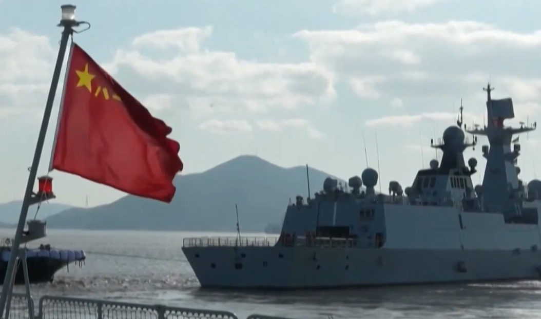 Китайската армия изпрати седем кораба и повече от 70 самолета