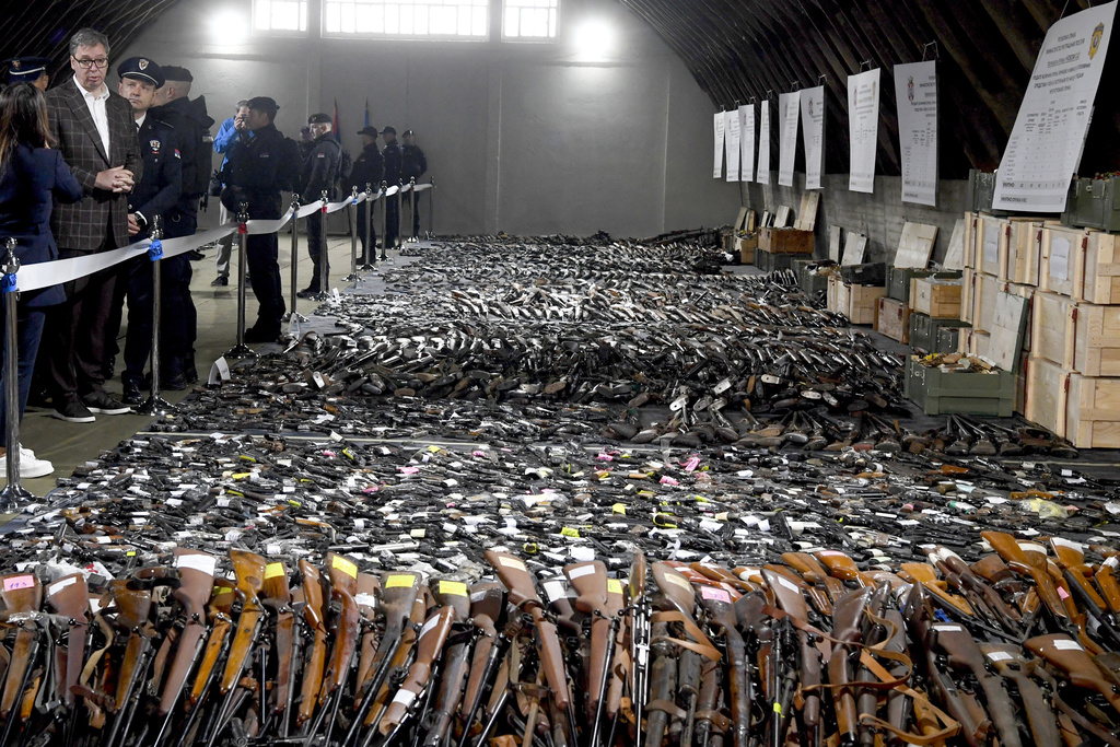 Сръбските власти са събрали около около 13 500 единици оръжие