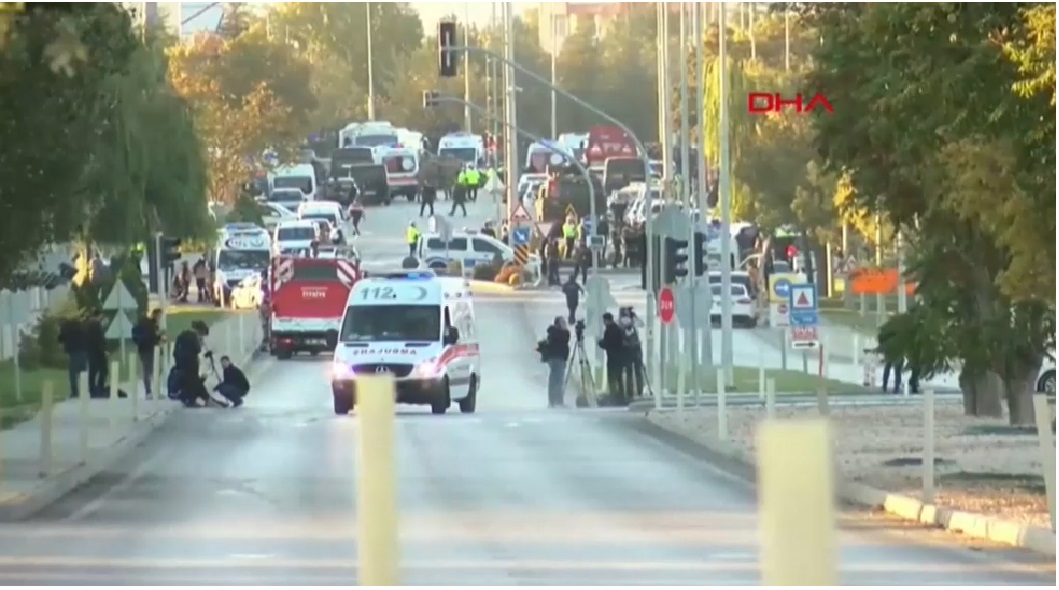 Най малко четирима са загинали а други поне 14 са ранени при терористично нападение