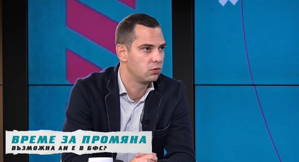 Българското футболно първенство тече а феновете скандират оставка Това ли