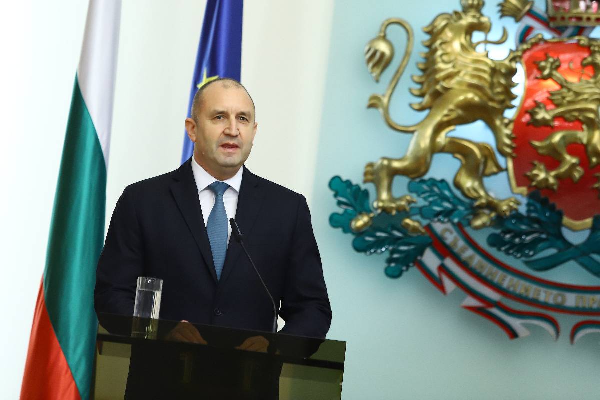 Държавният глава Румен Радев започва от понеделник, 24 юни, консултации с