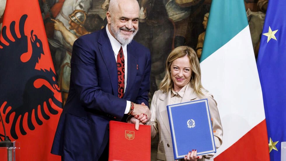 Албанският парламент ратифицира със 77 гласа за споразумението с Италия