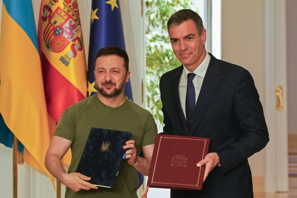 Украйна и Испания подписаха споразумение за сигурността което предвижда увеличаване