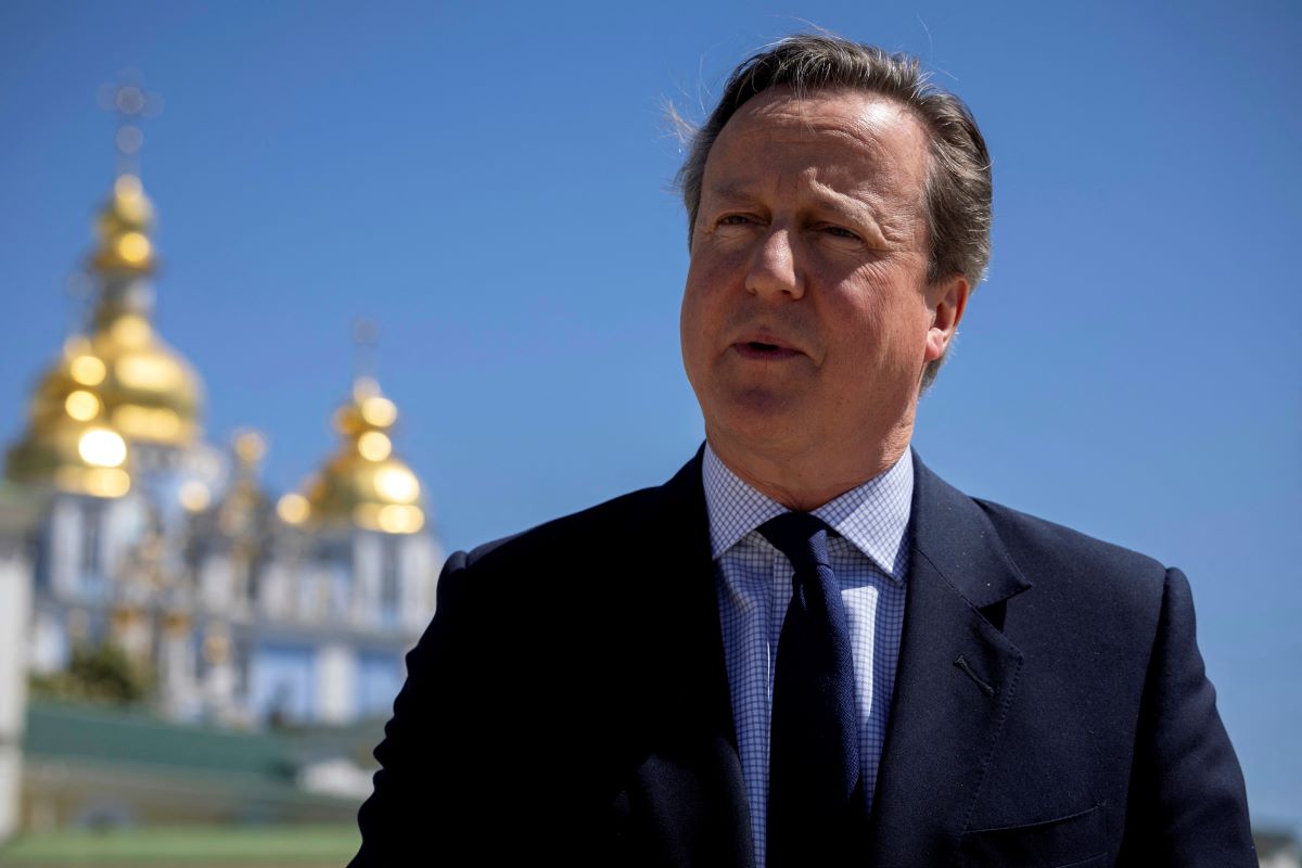 Външният министър на Великобритания Дейвид Камерън увери Украйна в подкрепата