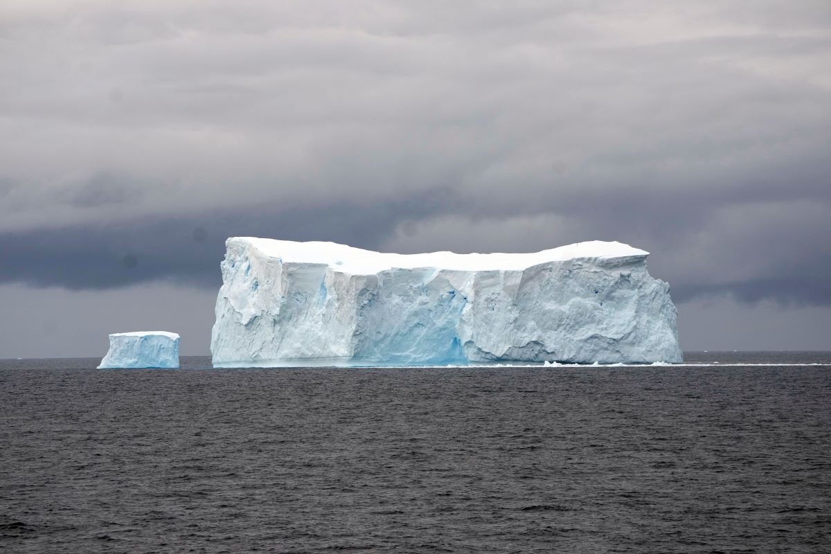 Най големият айсберг в света се откъсна от океанското дъно за