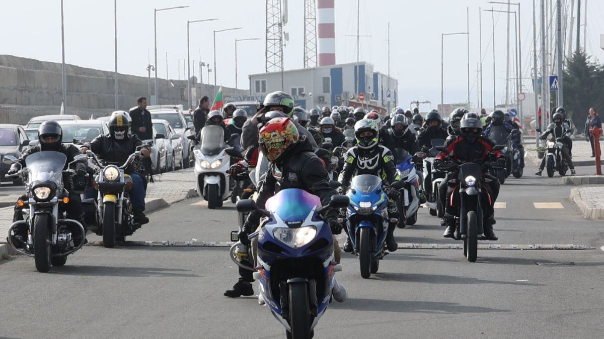 20 хиляди мотористи от десетки клубове откриват днес мотосезона в
