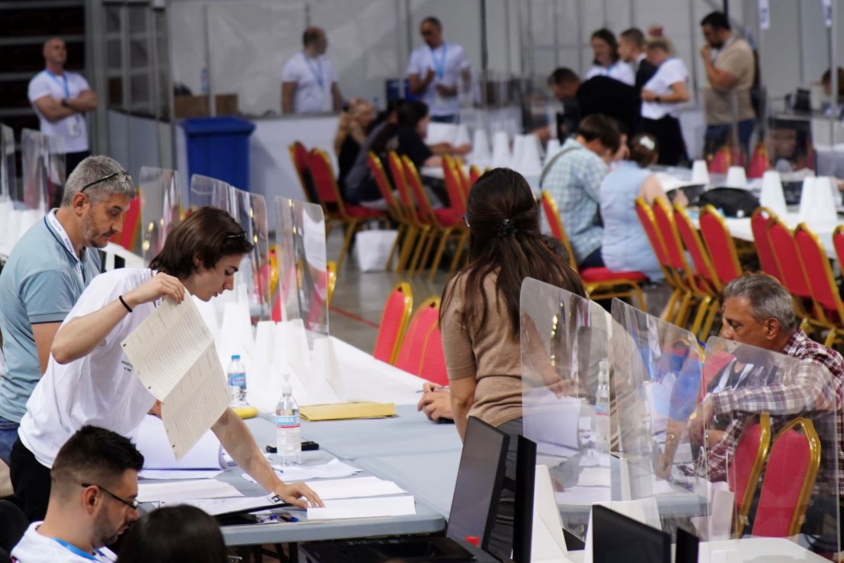 Малко над 50 от изборните книжа във Велико Търново вече
