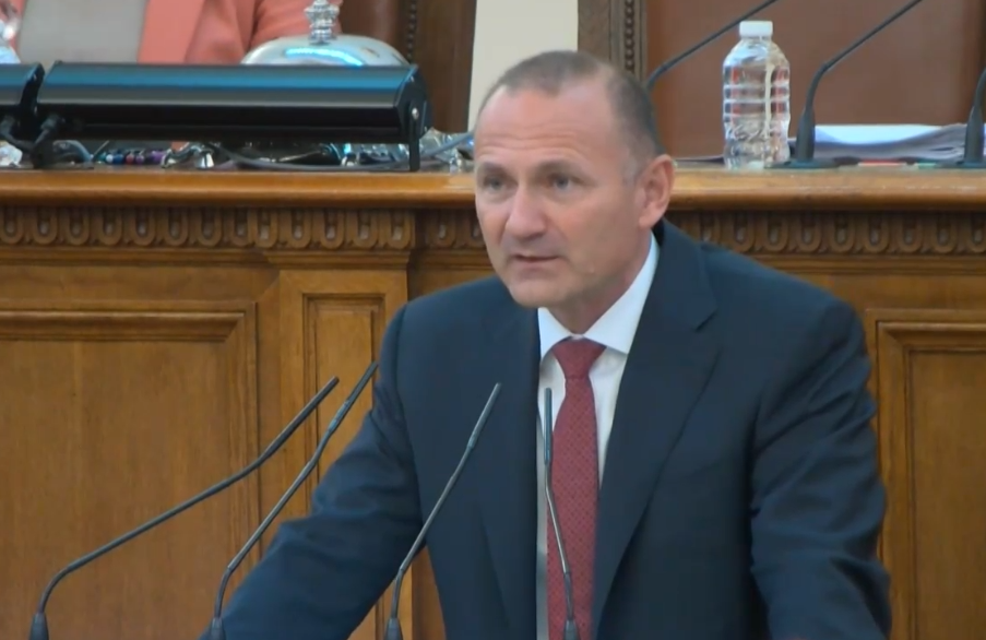 Искри между служебния министър на енергетиката Росен Христов и депутатите