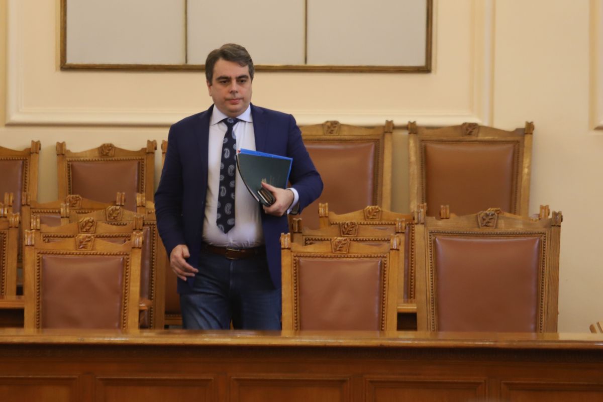 В нормалните държави прокуратурата говори пред съда а в България