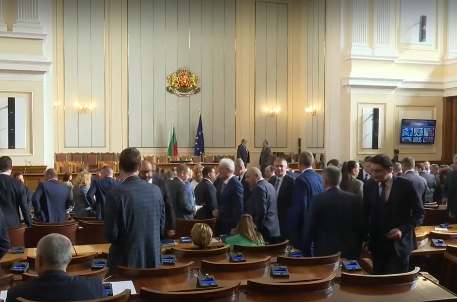 Депутатите ще обсъждат удължаването на бюджета Очаква се остър дебат след като партиите вкараха