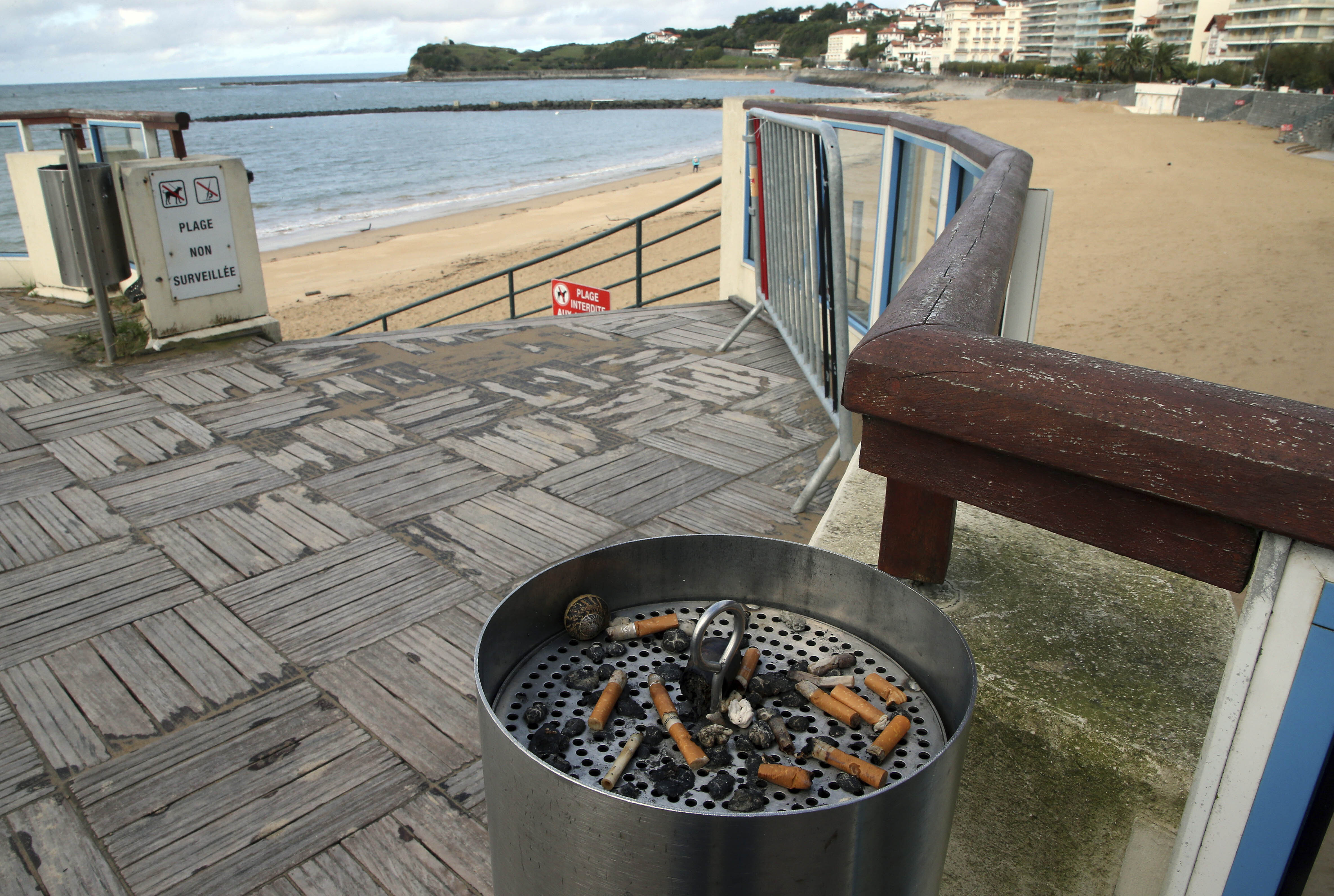 Франция ще забрани пушенето на всички плажове, в обществените паркове,