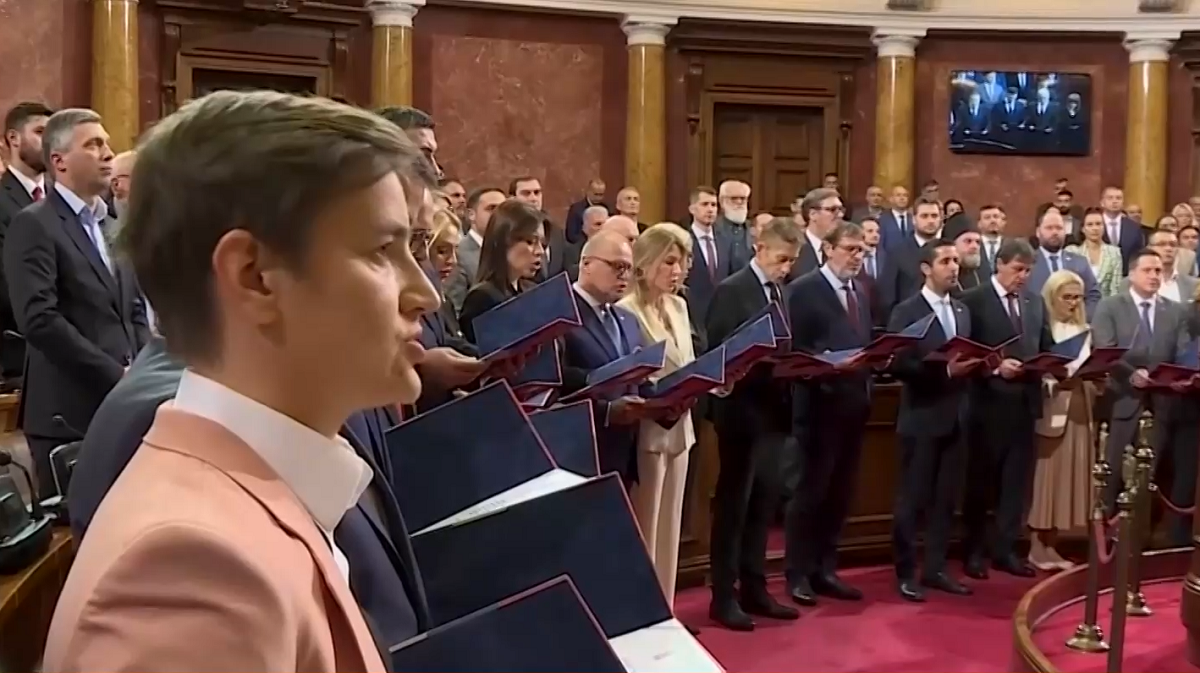 Новото правителство на Сърбия встъпи в длъжност след като получи