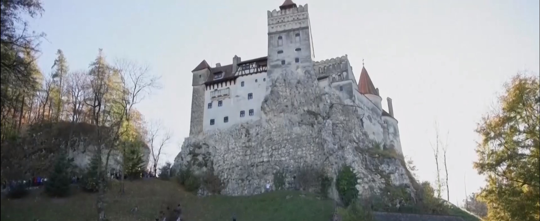 Замъкът който се свързва най вече с историята на граф Дракула