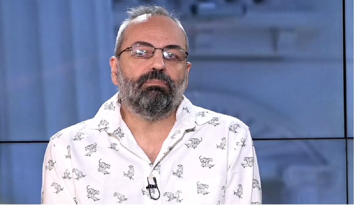 ВМРО ДПМНЕ е българофобска партия  Това заяви журналистът Виктор Канзуров в ефира на  Добро утро Европа Според него  президентът Румен Радев трябва