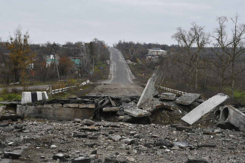 Руските сили продължиха да оказват непрестанен натиск върху разрушения град