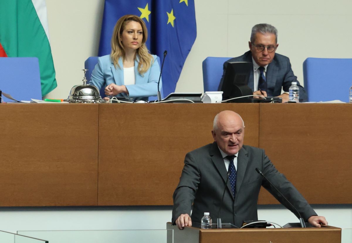 Народното събрание изслуша служебния премиер Димитър Главчев относно българската позиция