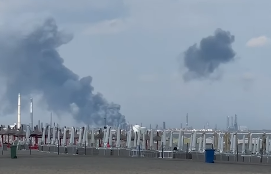 Експлозия в най-голямата румънска петролна рафинерия Петромидия е причинила пожар.