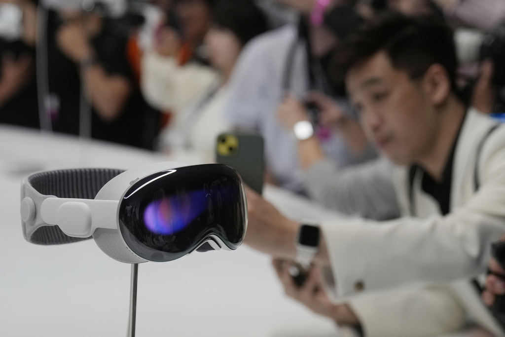 Vision Pro са обявени като революционни очила за смесена реалност