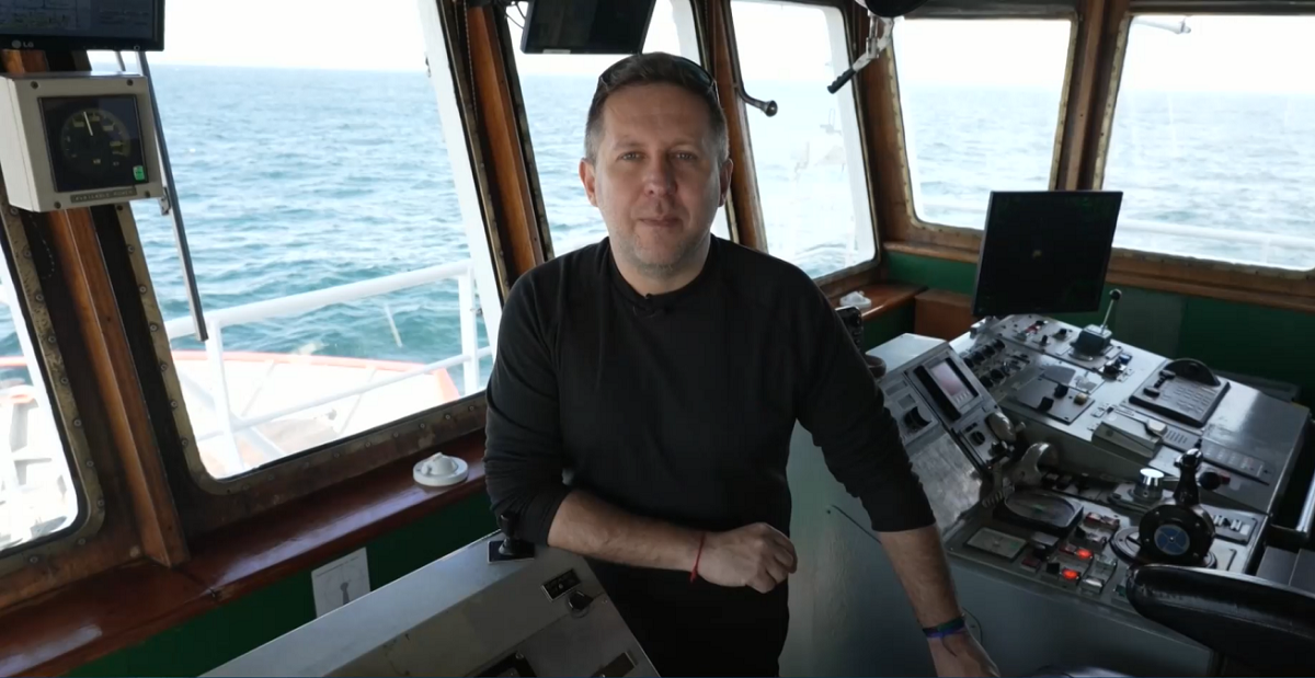 След 39 дни на плаване българският научноизследователски кораб акостира на