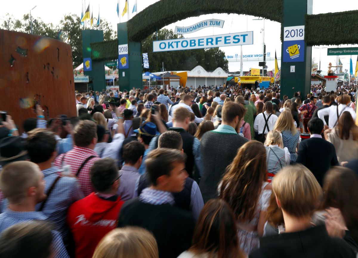 Биреният фестивал Октоберфест в Мюнхен посреща толкова много хора всяка