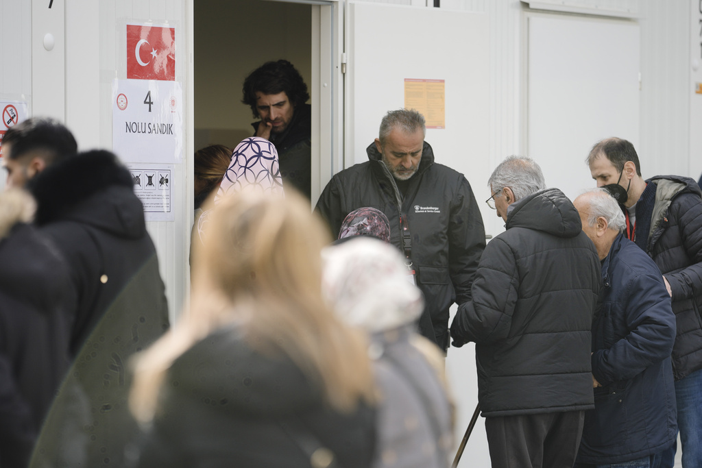Турски граждани, живеещи в чужбина, започнаха да гласуват на президентските