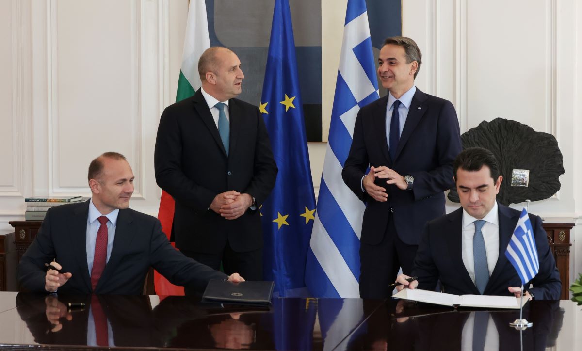 В Атина бяха подписани меморандуми между България и Гърция за