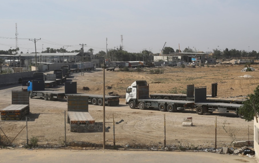 Камиони, превозващи хуманитарна помощ от Египет за обсадената Газа, започнаха