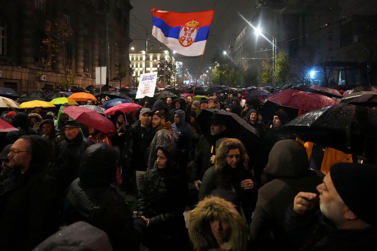 Движението беше блокирано в няколко сръбски града включително в северния