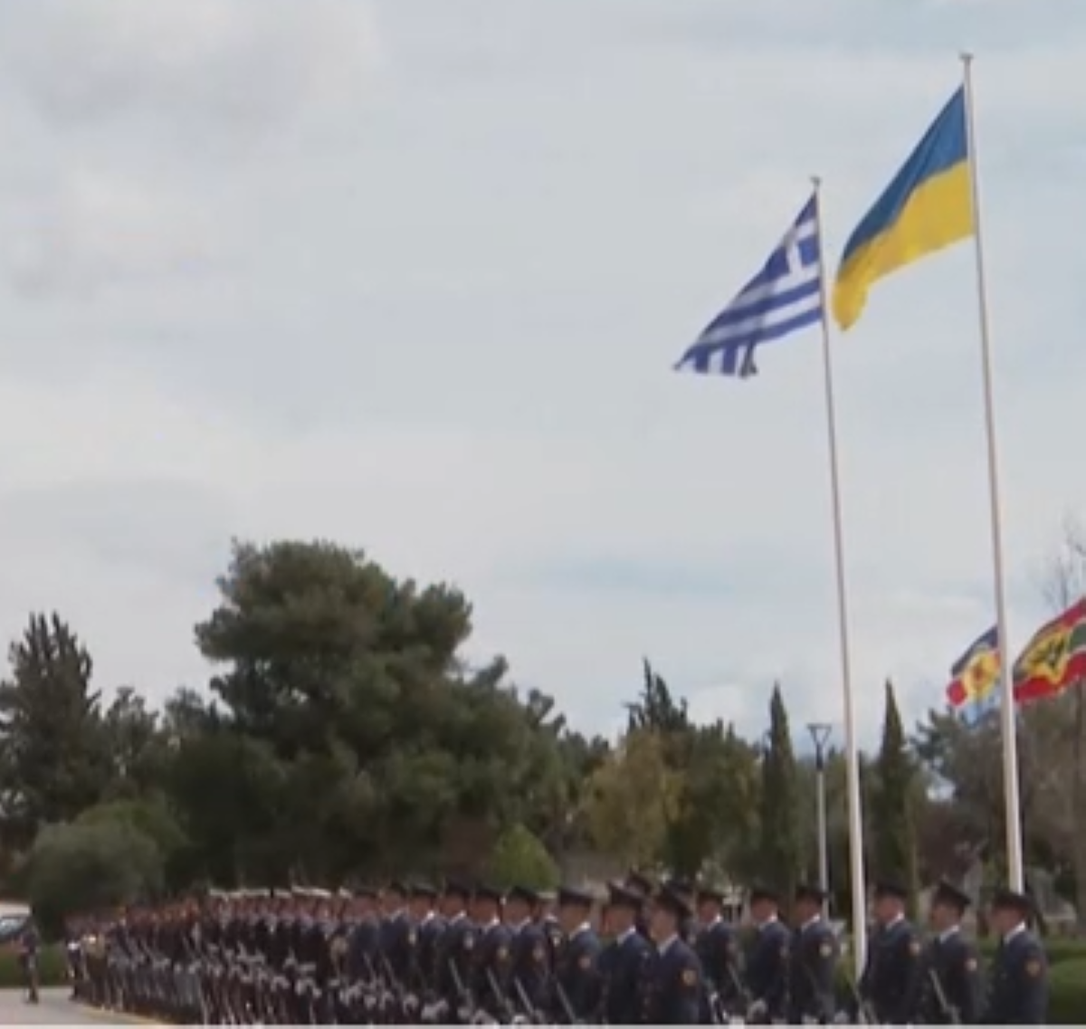 Гърция ще продължи да предоставя военна помощ на Украйна, толкова