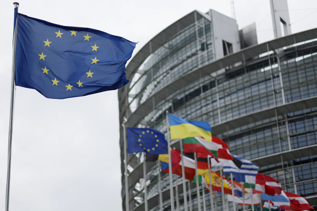 Европейският парламент решително осъжда политически мотивираните присъди и настоятелно призовава
