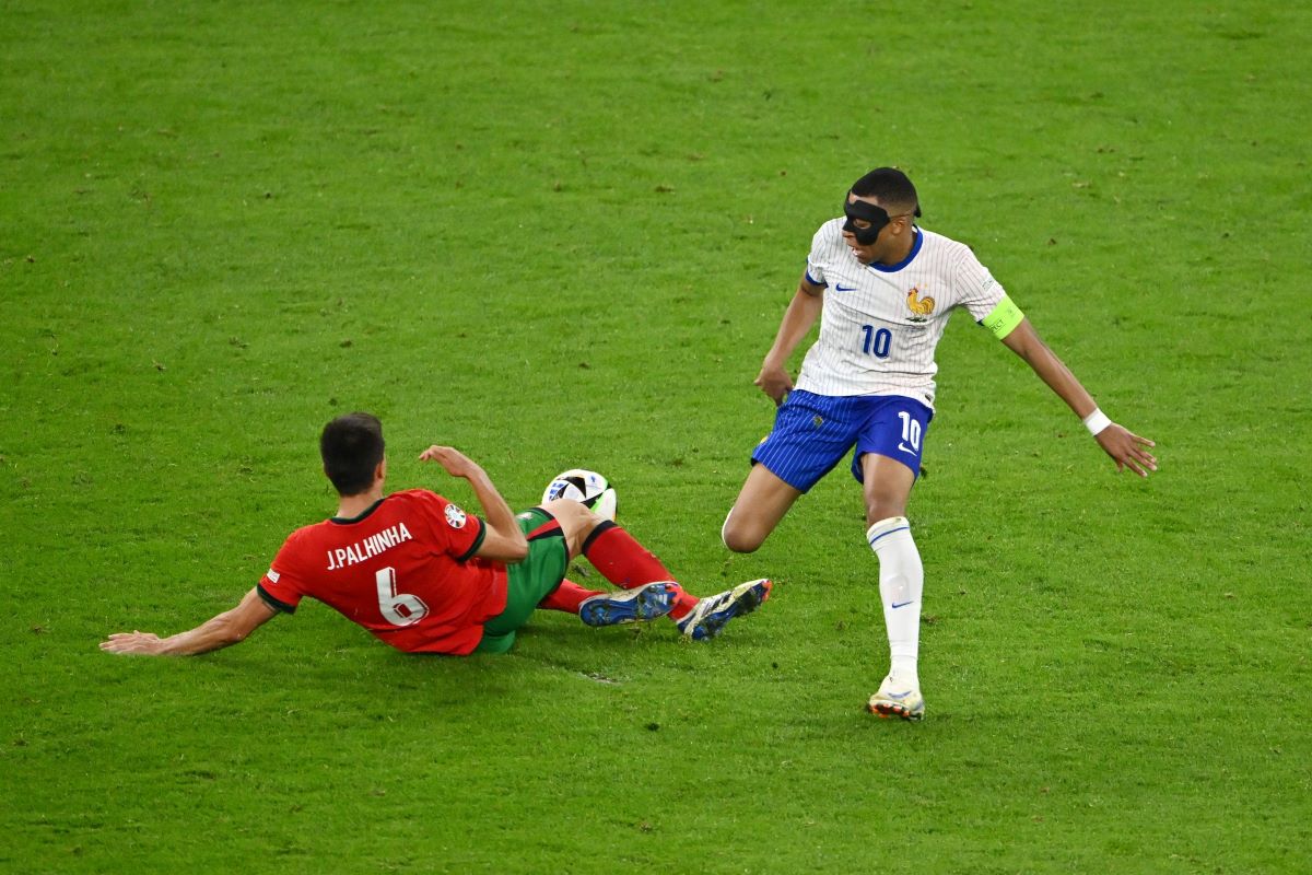 Франция е вторият полуфиналист на европейското първенство Петлите елиминираха Португалия