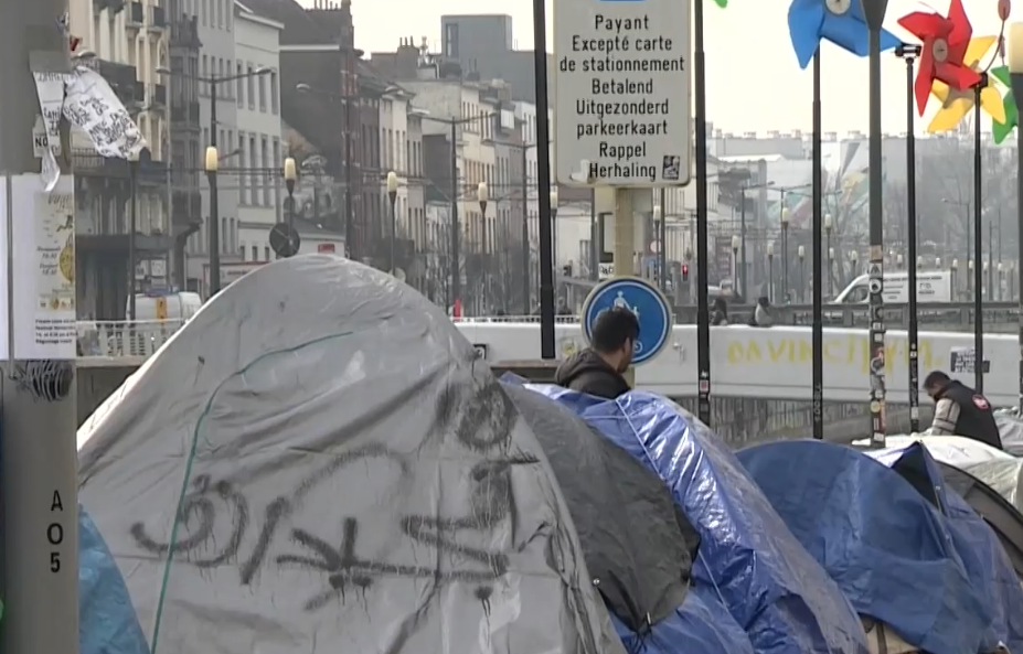 Бежанската криза в Брюксел достига нови размери. Поради бавна обработка