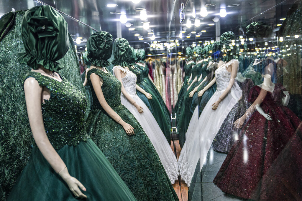 Под властта на талибаните манекените в магазините за рокли в