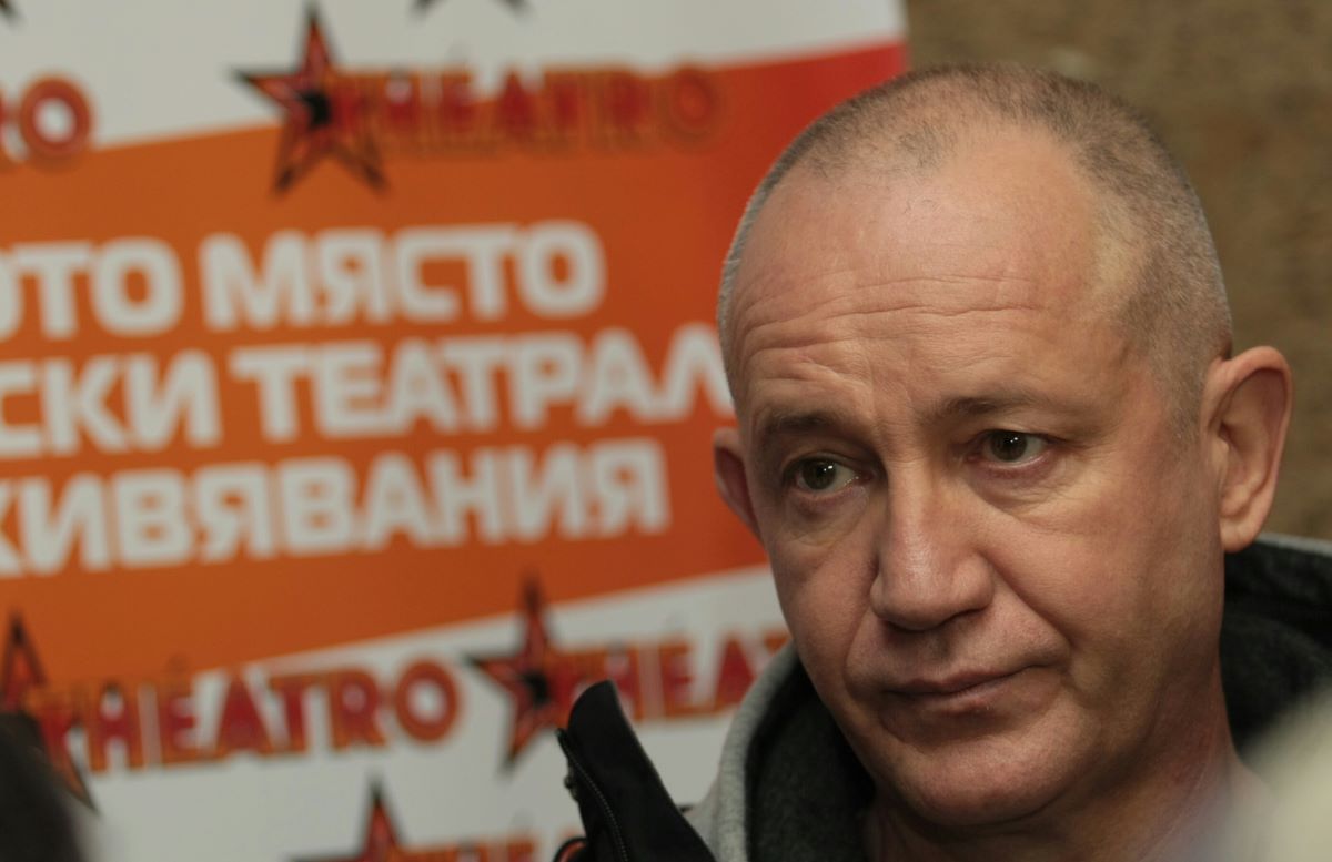 Актьорът Христо Шопов е бил задържан късно снощи предаде БНТ Според