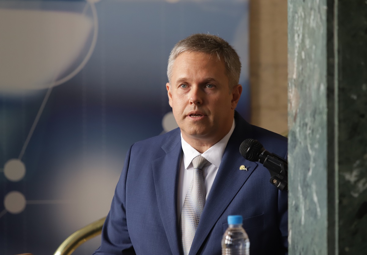 Министърът на електронното управление Александър Йоловски е със засилена охрана