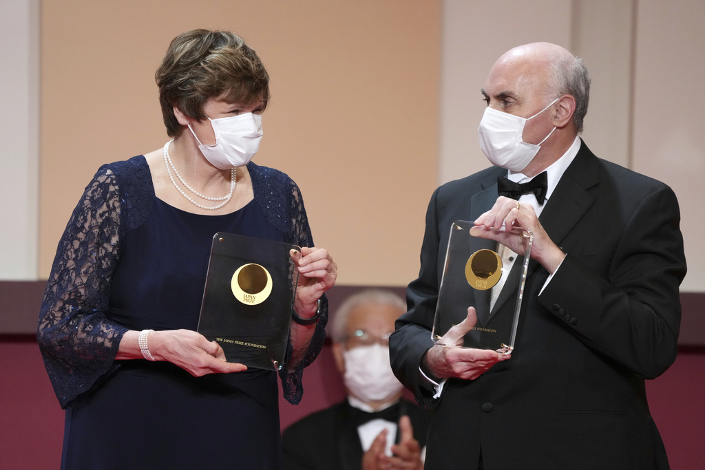 Каталин Карико и Дрю Уайсман спечелиха Нобеловата награда за медицина