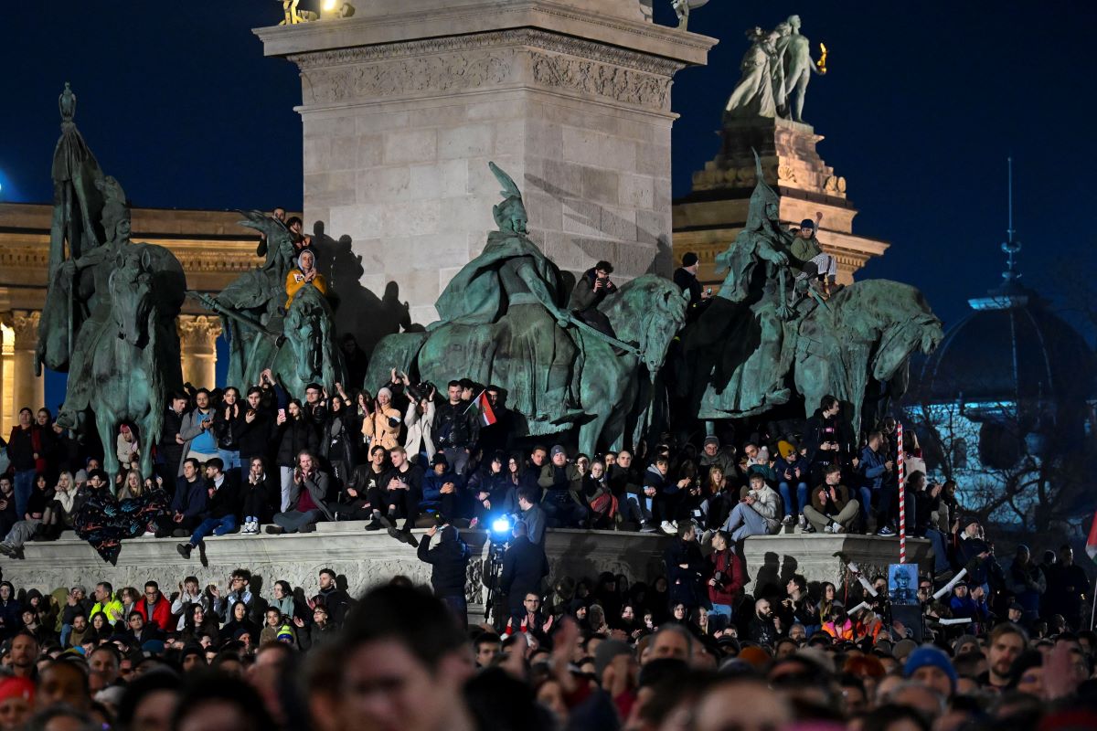 Десетки хиляди хора се събраха на масова демонстрация в Будапеща