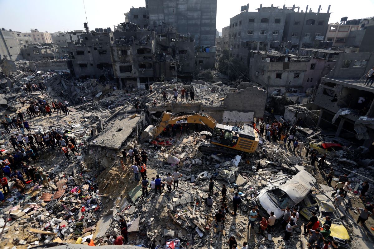 Продължава интензивният артилерийски обстрел в Газа докато Израел разшири сухопътната