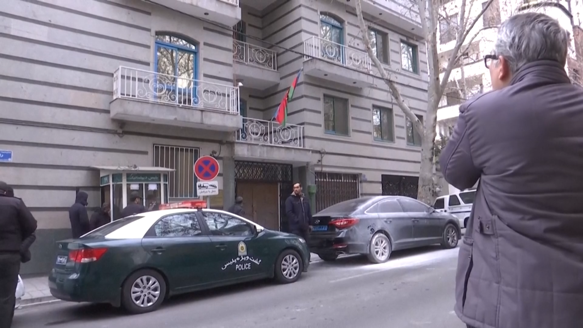 Мъж с автомат Калашников откри огън срещу посолството на Азербайджан
