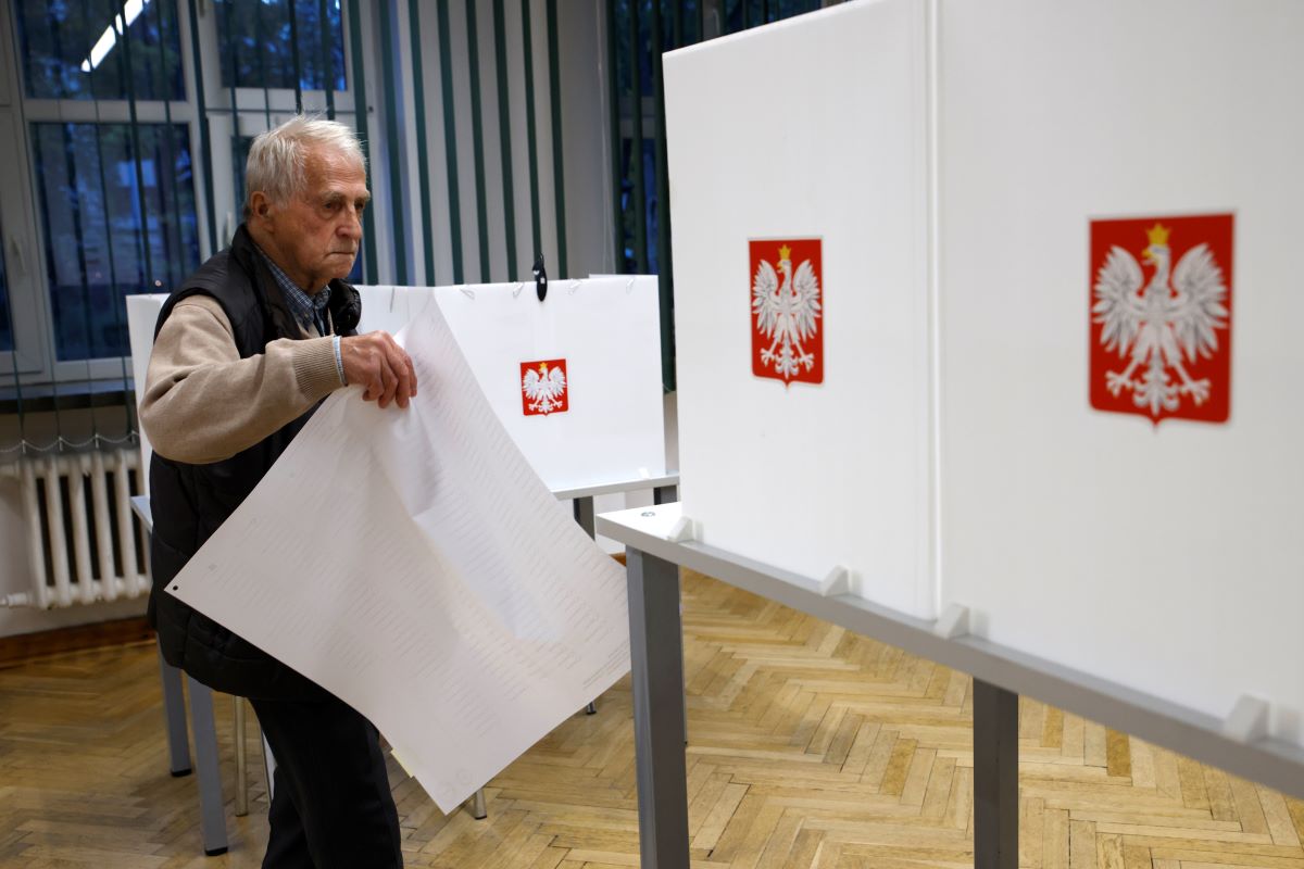 Полша гласува на ключови парламентарни избори Според мнозина това е