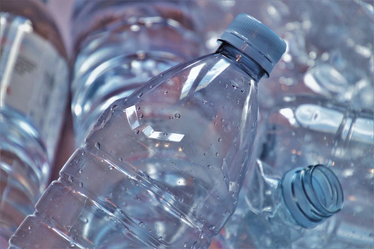 Милион пластмасови бутилки се купуват всяка минута 5 трилиона найлонови