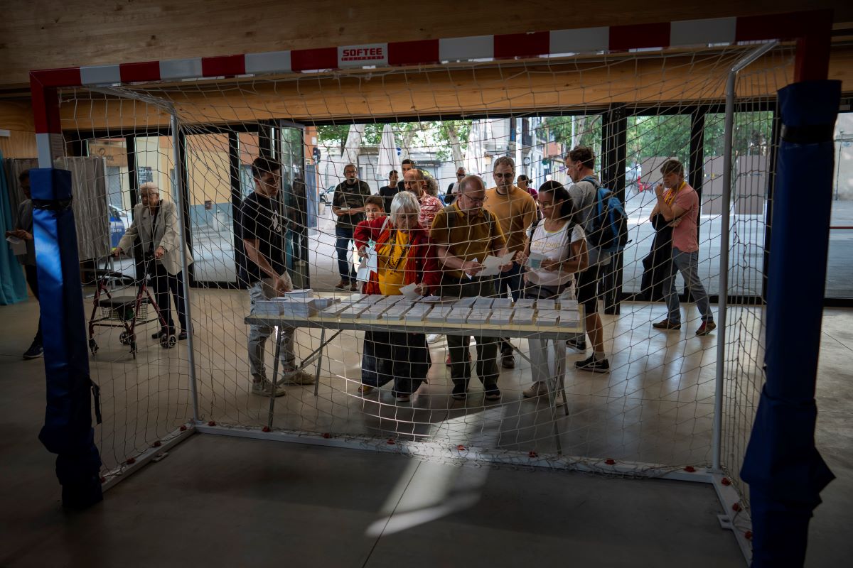 В разгара на лятото милиони хора в Испания избират дали