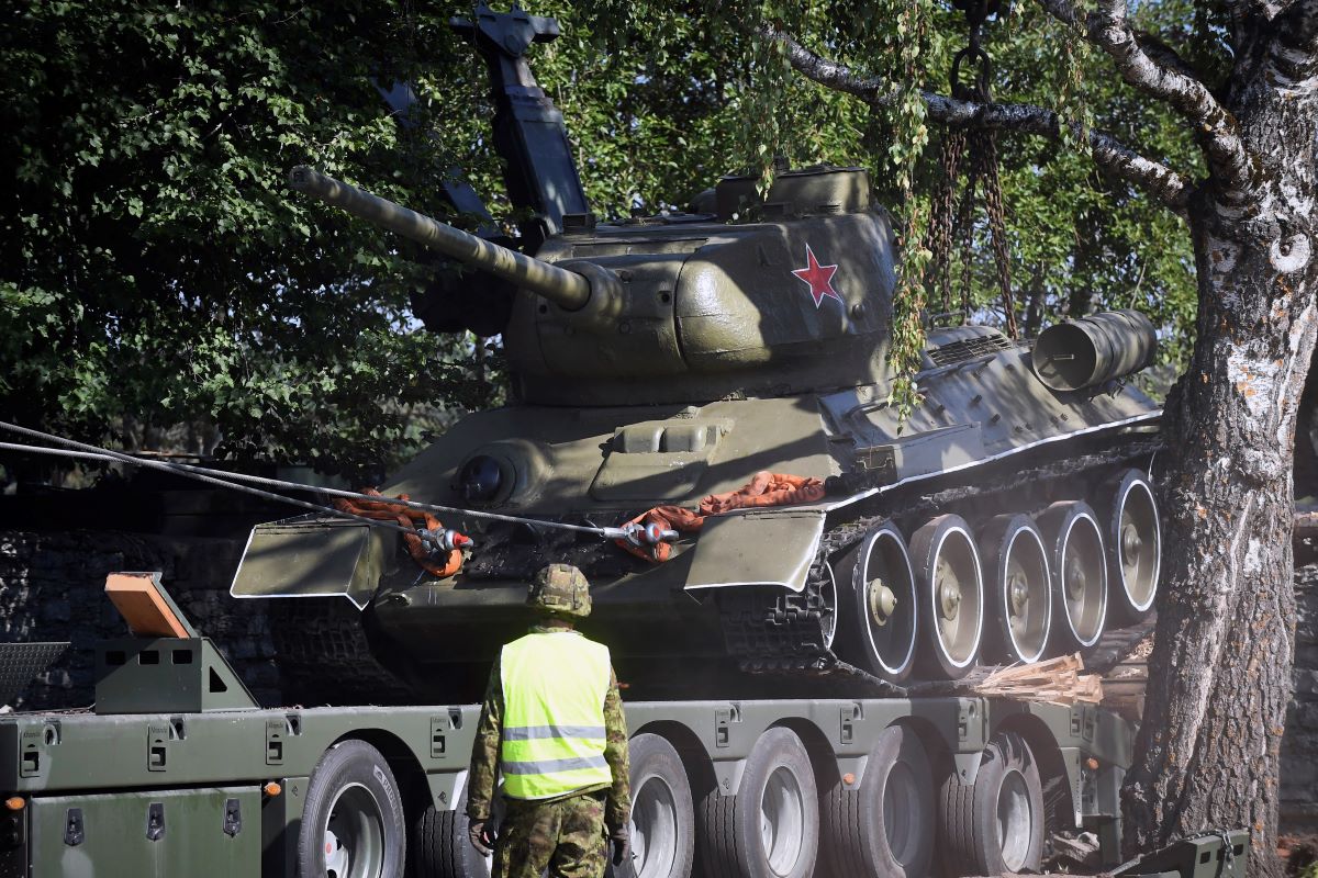 Estonia Suvetski Pametnik Tank