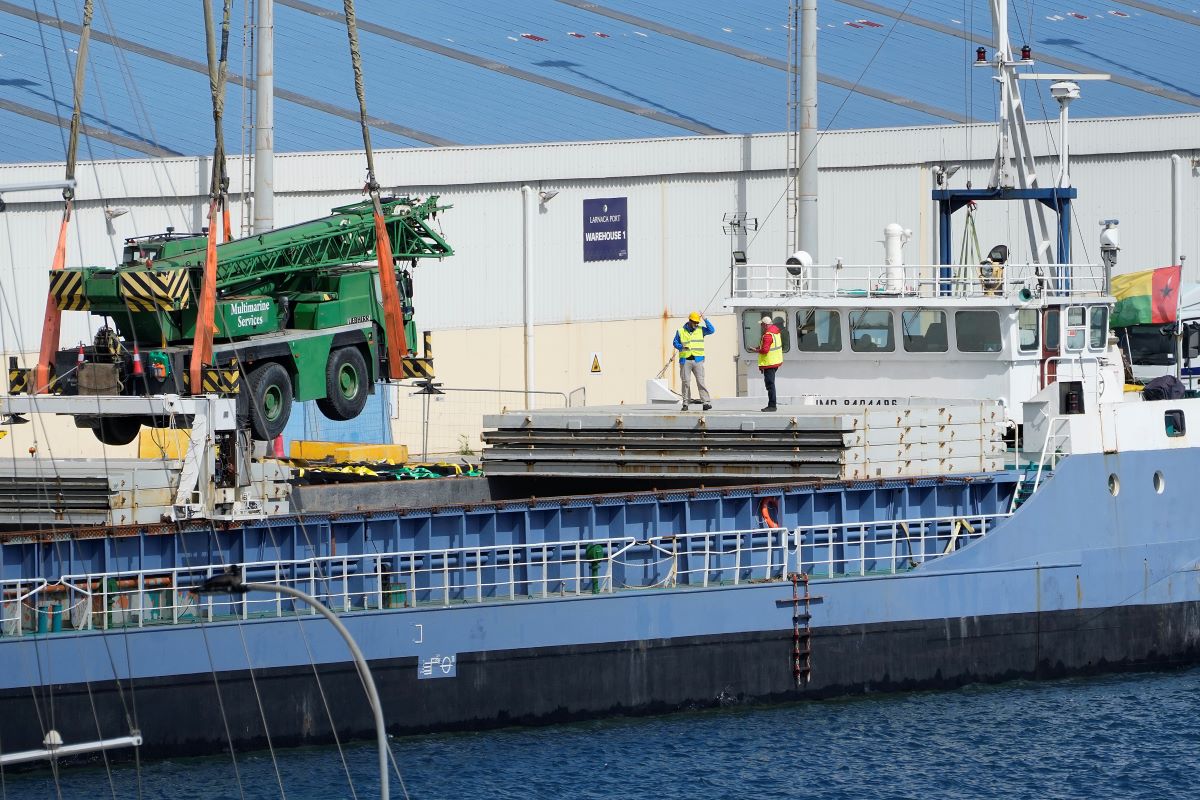 Първият кораб, теглещ баржа с хуманитарна помощ за Газа, пристигна