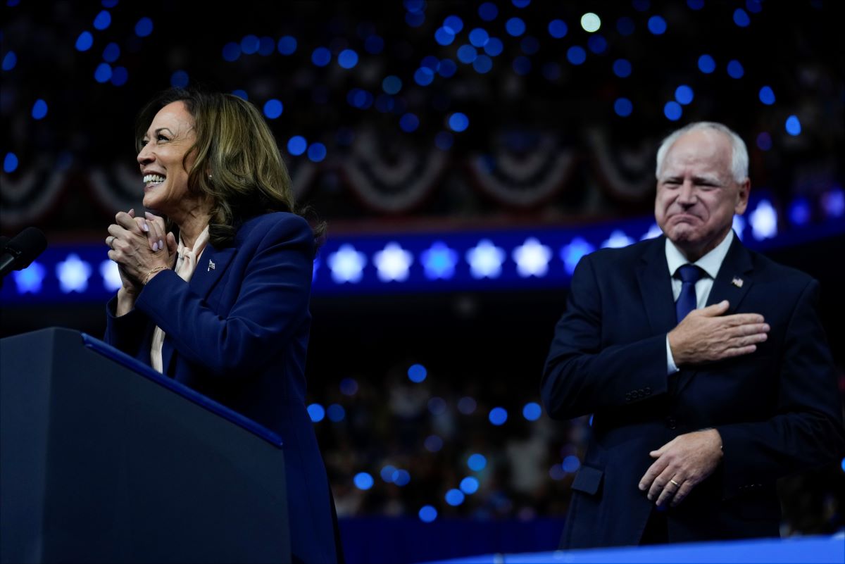 Kamala Harris Tim Walz Haris AP