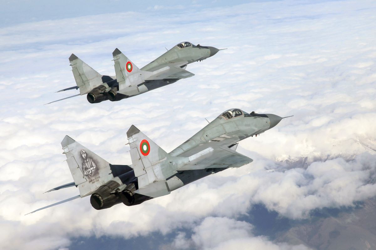 В специална позиция военновъздушните сили на България се обявиха против
