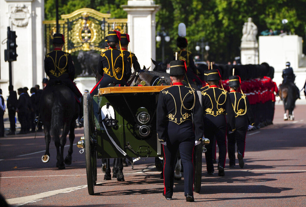 Ковчегът на кралица ЕлизабетII напусна Бъкингамския дворец Мястото където Нейно