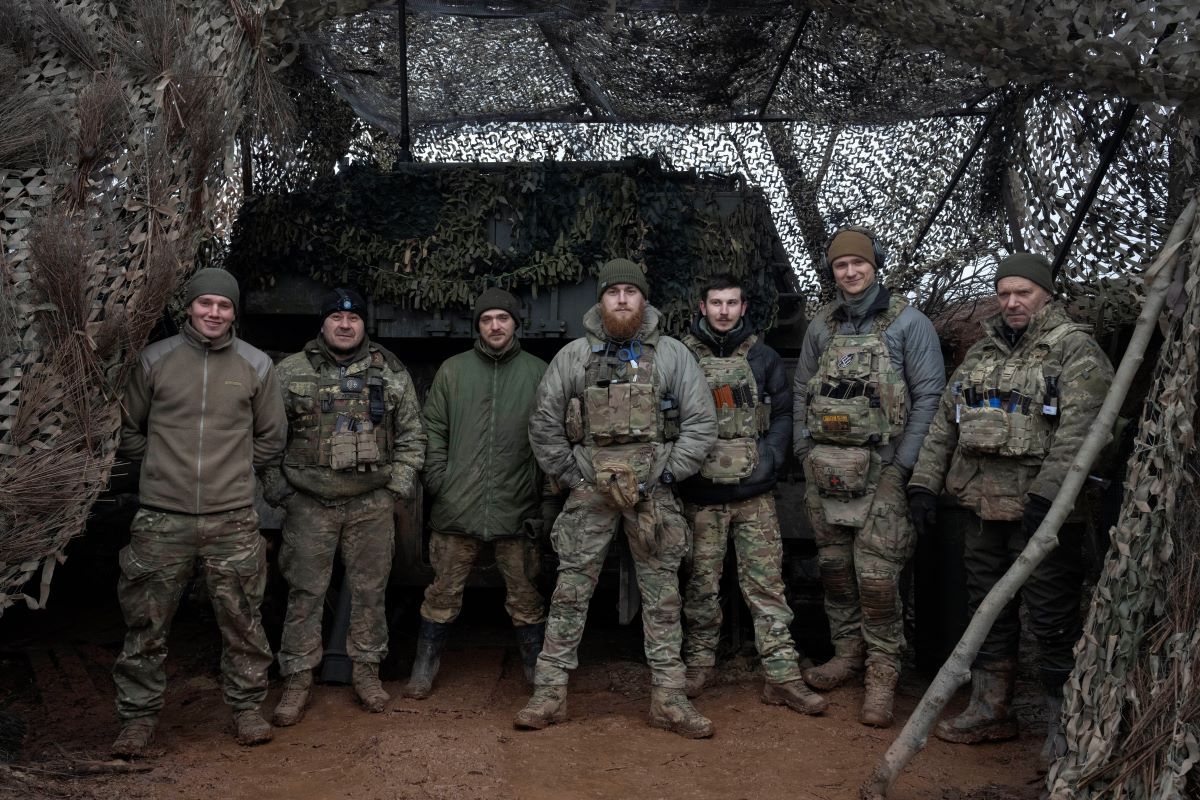Артилерийско подразделение на бригада Азов в Източна Украйна използва самоходни